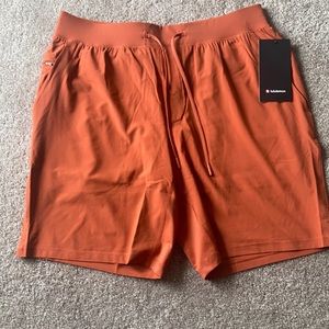 NWT Lululemon THE short 9” Linerless L